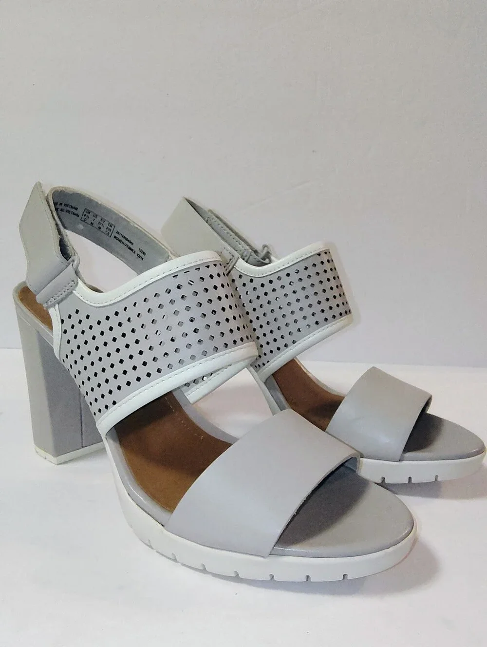 CLARKS Pastina Malory Light Gray Leather Block High Heel Slingback Sandals 7
